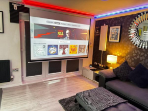 Luxury Spacious Modern Apartment near city centre